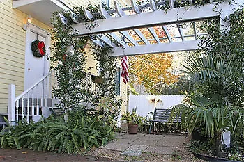 Green Palm Inn Savannah Bed & Breakfast
